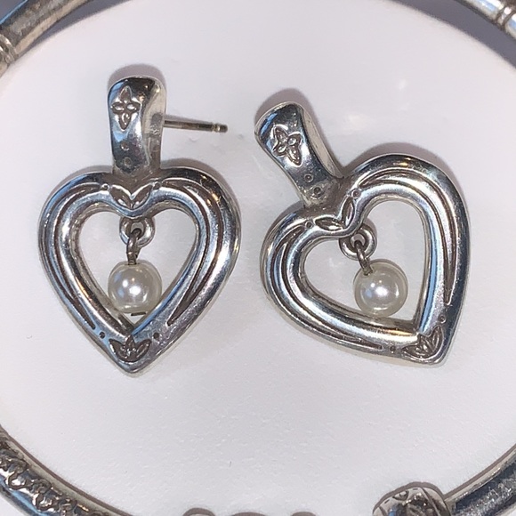 EUC Brighton Essex heart pearl choker necklace w/matching earrings & bracelet - Picture 6 of 9